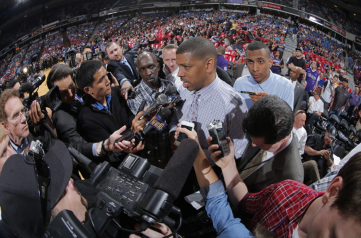 Kevin Johnson (middle) Rocky Widner/Getty Images)